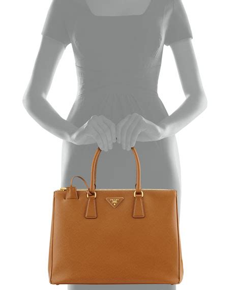 prada saffiano medium executive tote bag brown caramel|PRADA Saffiano Lux Medium Promenade Tote Caramel.